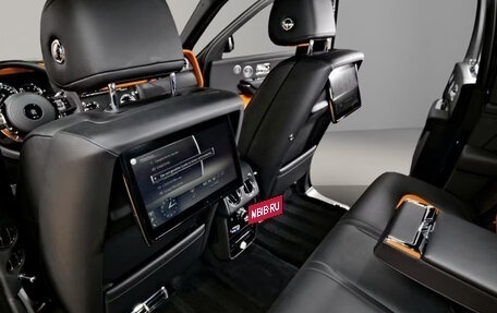 Rolls-Royce Cullinan, 2022 год, 20 000 000 рублей, 20 фотография