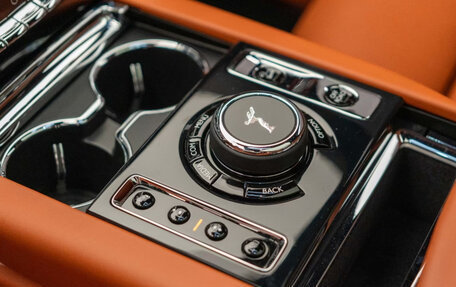 Rolls-Royce Cullinan, 2022 год, 20 000 000 рублей, 13 фотография