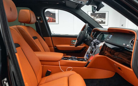 Rolls-Royce Cullinan, 2022 год, 20 000 000 рублей, 24 фотография