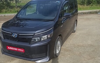 Toyota Voxy III, 2015 год, 1 790 000 рублей, 1 фотография