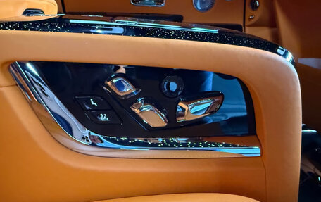 Rolls-Royce Cullinan, 2022 год, 20 000 000 рублей, 19 фотография