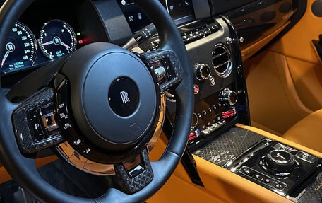 Rolls-Royce Cullinan, 2022 год, 27 000 000 рублей, 10 фотография