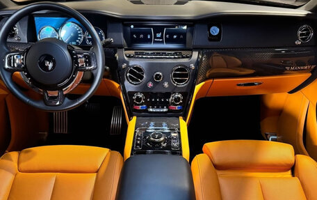 Rolls-Royce Cullinan, 2022 год, 27 000 000 рублей, 12 фотография