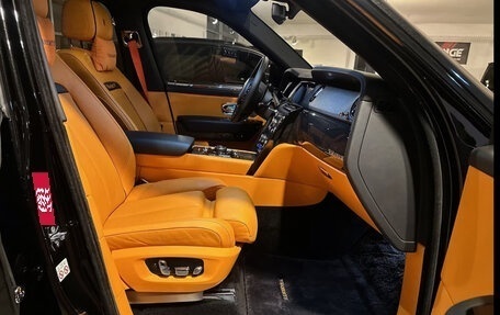 Rolls-Royce Cullinan, 2022 год, 27 000 000 рублей, 13 фотография