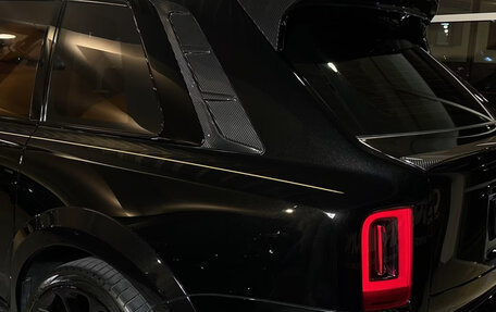 Rolls-Royce Cullinan, 2022 год, 27 000 000 рублей, 19 фотография