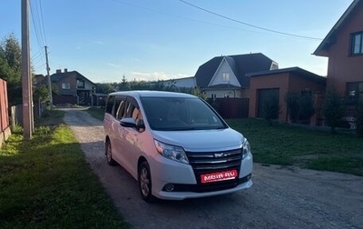 Toyota Noah III, 2017 год, 2 100 000 рублей, 1 фотография