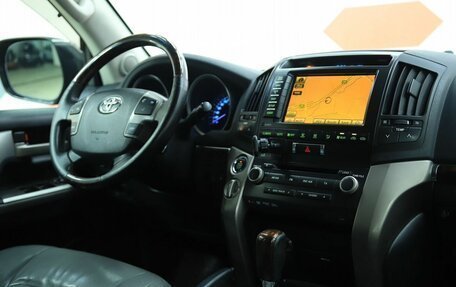 Toyota Land Cruiser 200, 2010 год, 2 690 000 рублей, 16 фотография