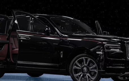 Rolls-Royce Cullinan, 2022 год, 22 000 000 рублей, 2 фотография
