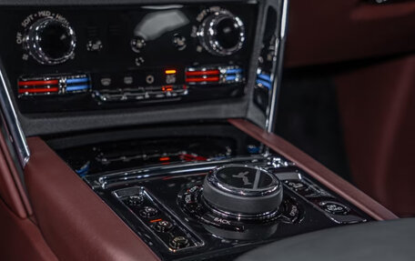 Rolls-Royce Cullinan, 2022 год, 22 000 000 рублей, 22 фотография