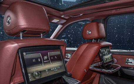 Rolls-Royce Cullinan, 2022 год, 22 000 000 рублей, 27 фотография