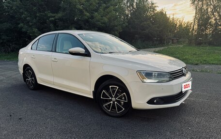 Volkswagen Jetta VI, 2012 год, 1 100 000 рублей, 2 фотография