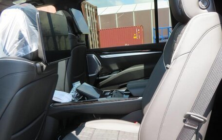 Cadillac Escalade V, 2025 год, 22 140 000 рублей, 17 фотография