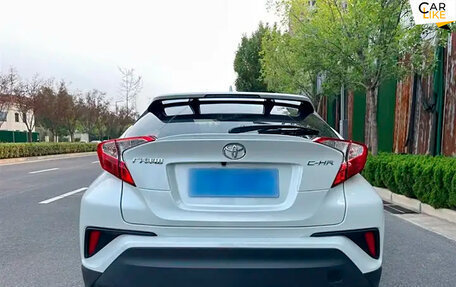 Toyota C-HR I рестайлинг, 2022 год, 1 800 000 рублей, 3 фотография