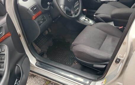 Toyota Avensis III рестайлинг, 2006 год, 670 000 рублей, 19 фотография