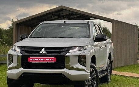 Mitsubishi L200 IV рестайлинг, 2023 год, 3 800 000 рублей, 2 фотография