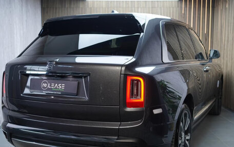 Rolls-Royce Cullinan, 2022 год, 21 000 000 рублей, 4 фотография