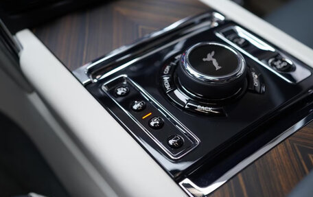 Rolls-Royce Cullinan, 2022 год, 21 000 000 рублей, 13 фотография