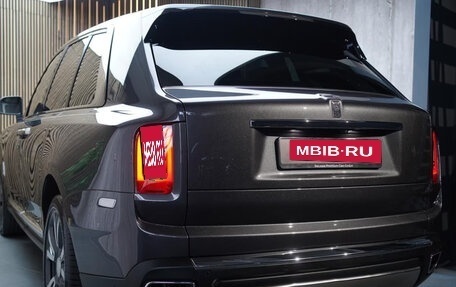 Rolls-Royce Cullinan, 2022 год, 21 000 000 рублей, 6 фотография