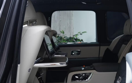 Rolls-Royce Cullinan, 2022 год, 21 000 000 рублей, 17 фотография