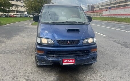Mitsubishi Space Gear I рестайлинг, 1998 год, 850 000 рублей, 1 фотография