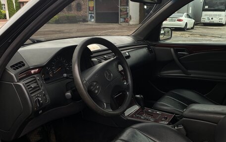 Mercedes-Benz E-Класс, 2000 год, 330 000 рублей, 8 фотография