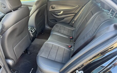 Mercedes-Benz E-Класс, 2019 год, 3 000 000 рублей, 19 фотография