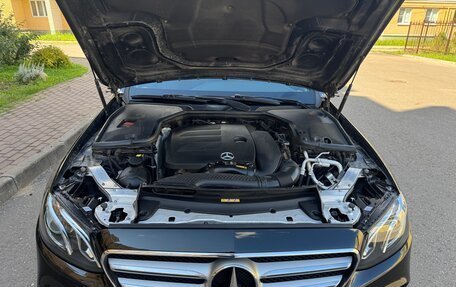 Mercedes-Benz E-Класс, 2019 год, 3 000 000 рублей, 24 фотография