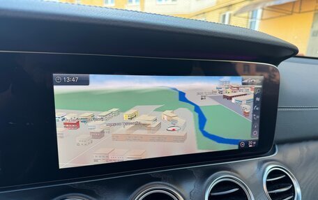 Mercedes-Benz E-Класс, 2019 год, 3 000 000 рублей, 26 фотография