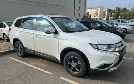 Mitsubishi Outlander III рестайлинг 3, 2017 год, 2 000 000 рублей, 2 фотография
