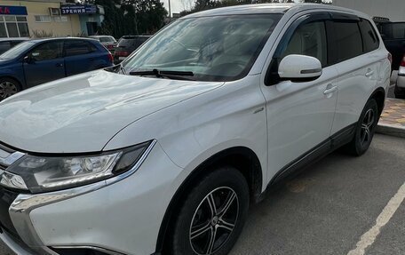 Mitsubishi Outlander III рестайлинг 3, 2017 год, 2 000 000 рублей, 3 фотография