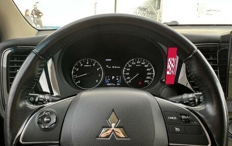Mitsubishi Outlander III рестайлинг 3, 2017 год, 2 000 000 рублей, 11 фотография