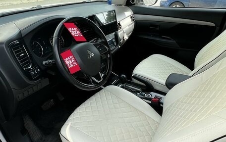 Mitsubishi Outlander III рестайлинг 3, 2017 год, 2 000 000 рублей, 9 фотография