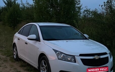 Chevrolet Cruze II, 2011 год, 650 000 рублей, 3 фотография