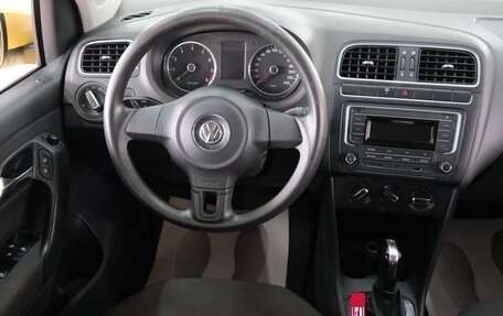 Volkswagen Polo VI (EU Market), 2011 год, 639 000 рублей, 12 фотография