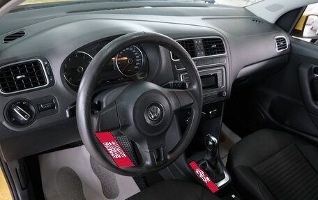 Volkswagen Polo VI (EU Market), 2011 год, 639 000 рублей, 11 фотография