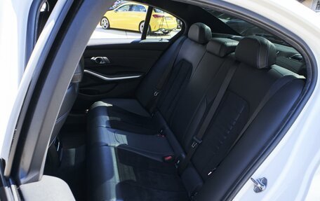 BMW 3 серия, 2019 год, 3 829 000 рублей, 13 фотография