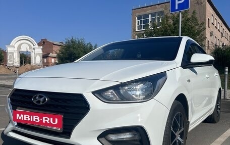 Hyundai Solaris II рестайлинг, 2018 год, 1 045 000 рублей, 2 фотография
