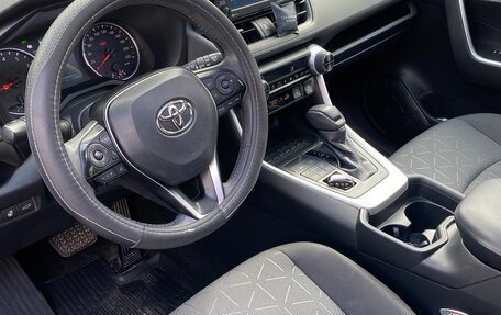Toyota RAV4, 2020 год, 3 440 000 рублей, 5 фотография