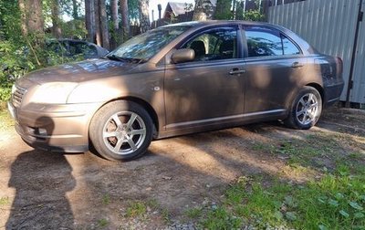 Toyota Avensis III рестайлинг, 2004 год, 700 000 рублей, 1 фотография