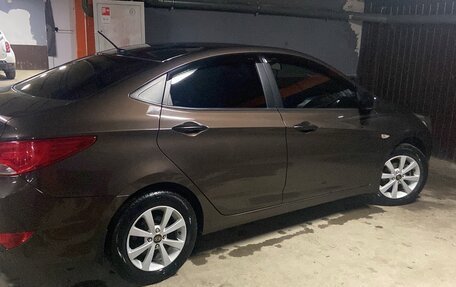 Hyundai Solaris II рестайлинг, 2015 год, 1 100 000 рублей, 4 фотография