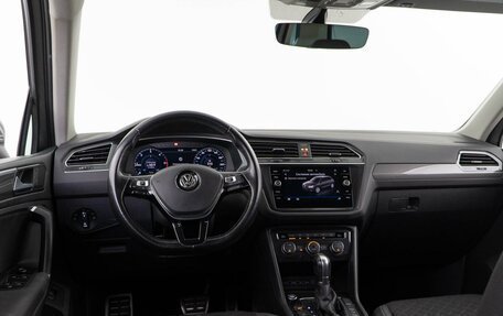 Volkswagen Tiguan II, 2018 год, 2 449 050 рублей, 6 фотография