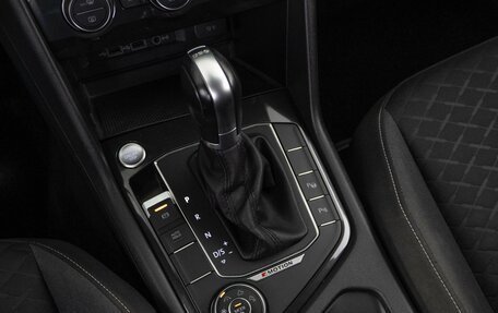 Volkswagen Tiguan II, 2018 год, 2 449 050 рублей, 19 фотография