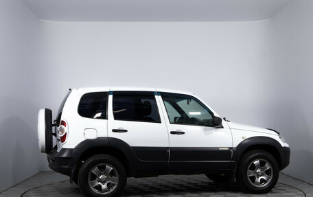 Chevrolet Niva I рестайлинг, 2017 год, 770 000 рублей, 4 фотография