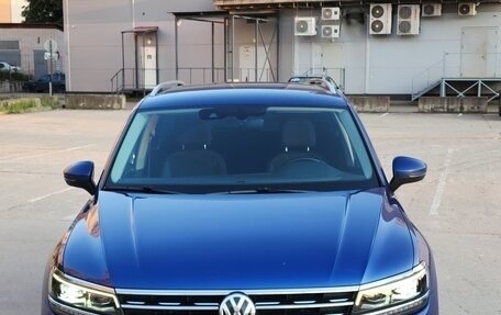Volkswagen Tiguan II, 2018 год, 2 770 000 рублей, 2 фотография