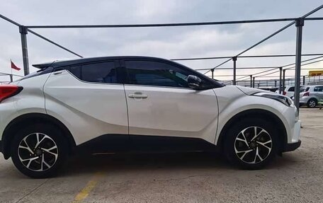 Toyota C-HR I рестайлинг, 2022 год, 1 850 000 рублей, 5 фотография