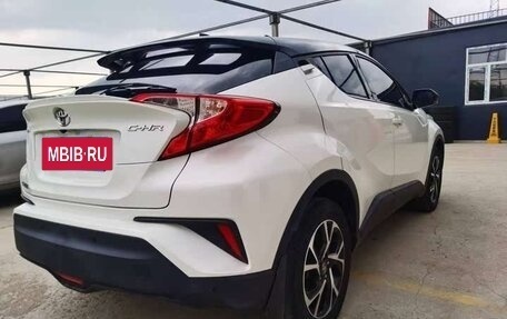 Toyota C-HR I рестайлинг, 2022 год, 1 850 000 рублей, 4 фотография