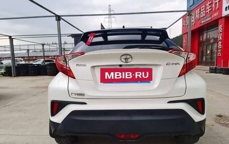 Toyota C-HR I рестайлинг, 2022 год, 1 850 000 рублей, 7 фотография