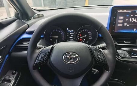 Toyota C-HR I рестайлинг, 2022 год, 1 850 000 рублей, 10 фотография