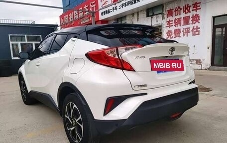Toyota C-HR I рестайлинг, 2022 год, 1 850 000 рублей, 3 фотография