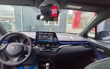 Toyota C-HR I рестайлинг, 2022 год, 1 850 000 рублей, 9 фотография